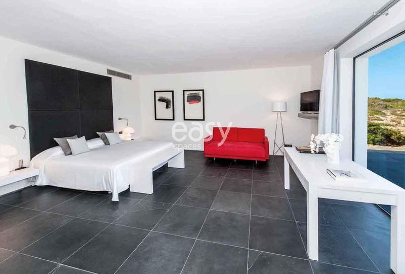 Renting a very modern and stylish house specifically designed for professional photo shoots in Ibiza