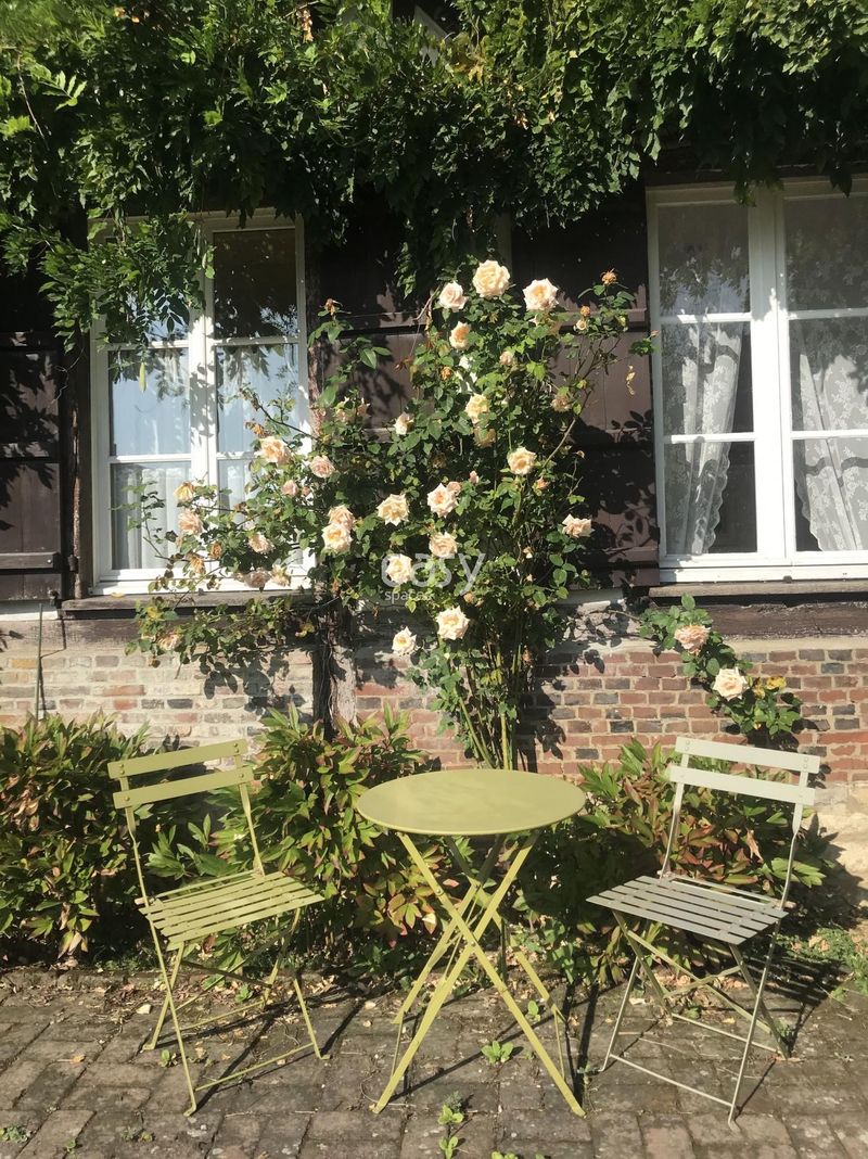 location of the photo shoot in a picturesque countryside setting with natural outdoor scenery