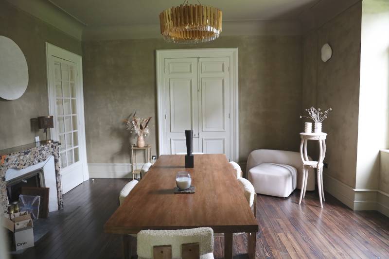 Decor for a southwest France photo shoot setup featuring natural and authentic backgrounds