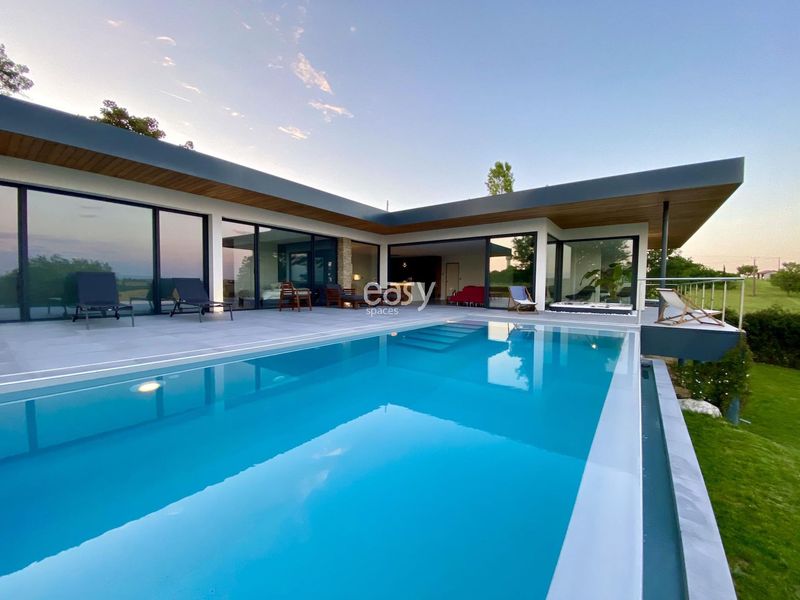 Contemporary villa ideally designed for professional photoshoots located in Toulouse, FRANCE