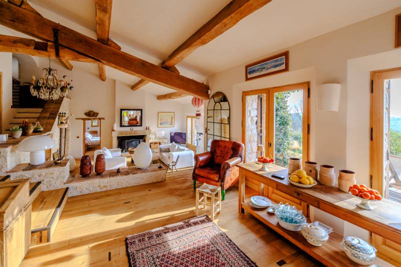 bucolic scenery perfectly suited for a professional photoshoot on the French Riviera in France