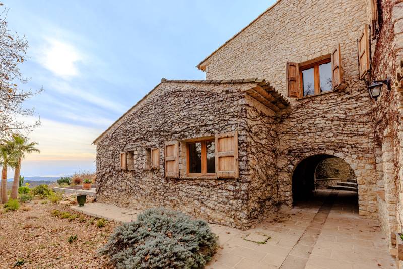 Country house ideally suited for professional photo shooting in France