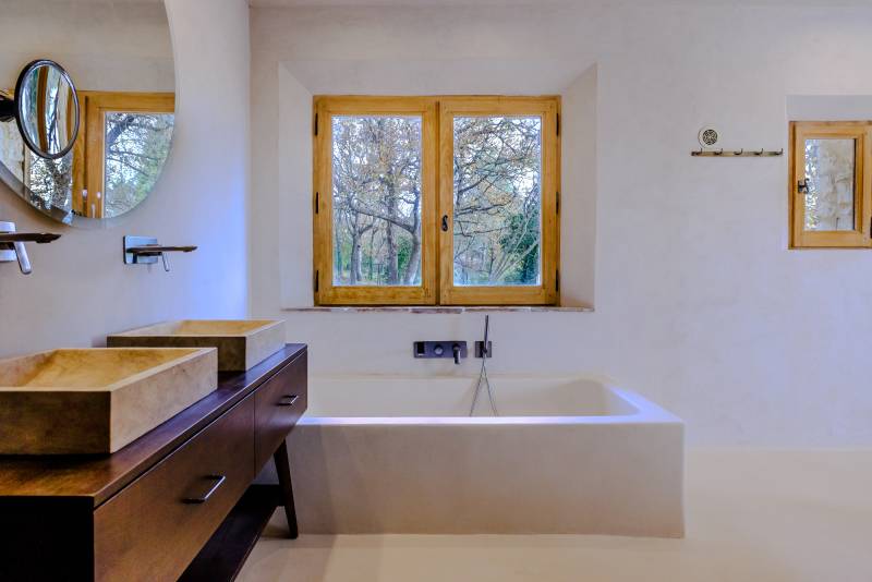 Location of the photoshoot in the beautiful city of Cannes in FRANCE