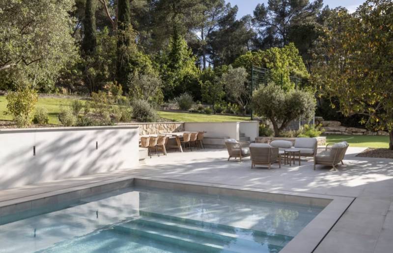 Rent a contemporary villa for filming in Montpellier