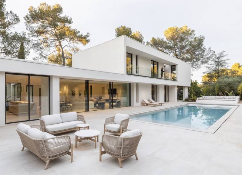 Rent a contemporary villa for a photoshoot in Montpellier