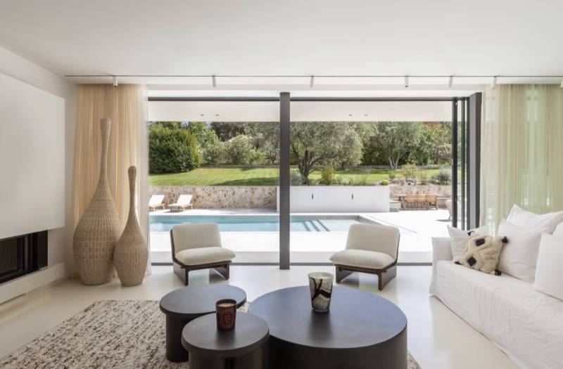 Rent a contemporary villa for events in Montpellier; modern villa rental for photoshoots in the south