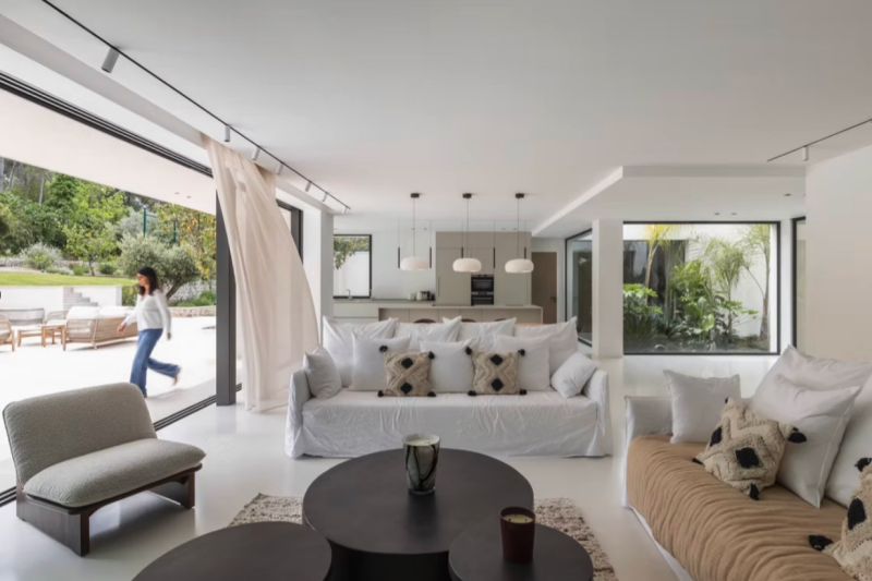 Rent a contemporary villa for events in Montpellier