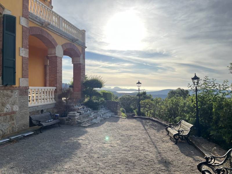 Photoshoot location with stunning sea view on the French Côte d'Azur coast