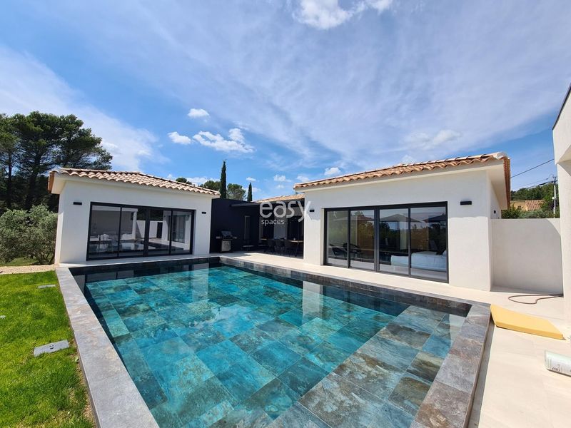 Contemporary villa available for rent specifically designed for photo shoots in the Lubéron region of FRANCE