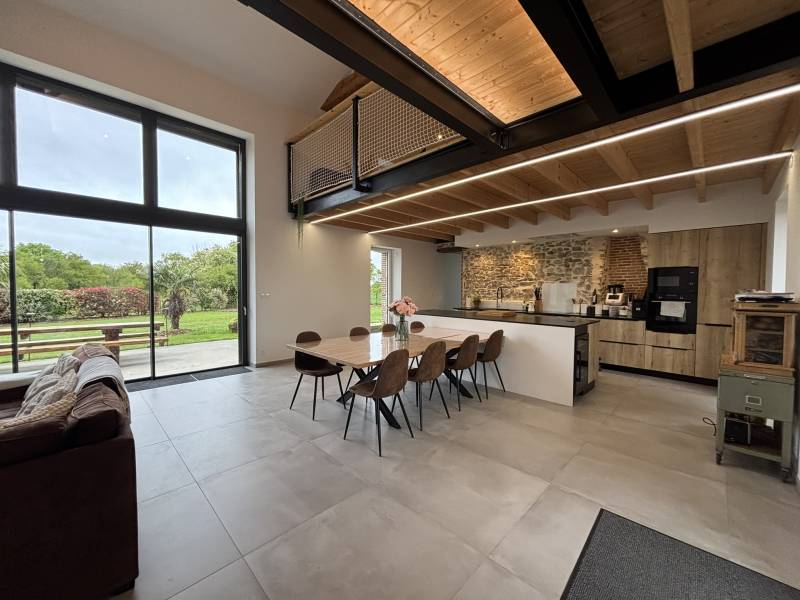 Offer your house in France as an ideal location for professional photoshoots and creative projects