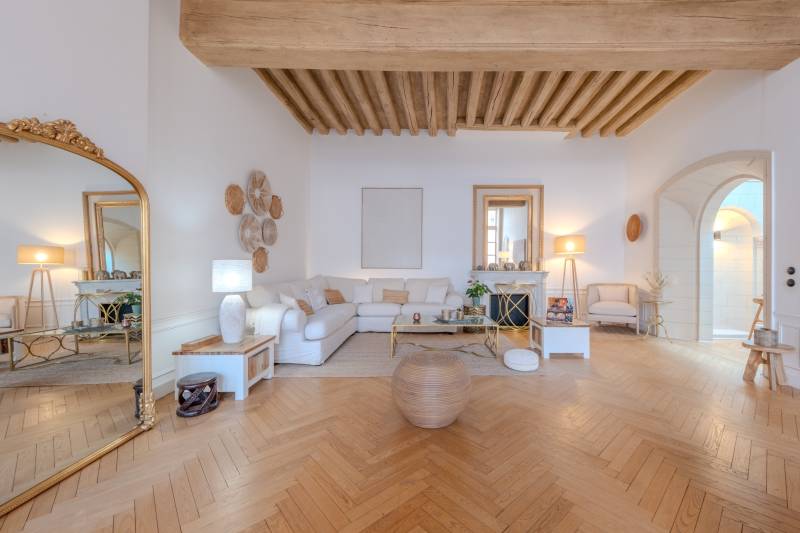 location for rent for filming in Orléans