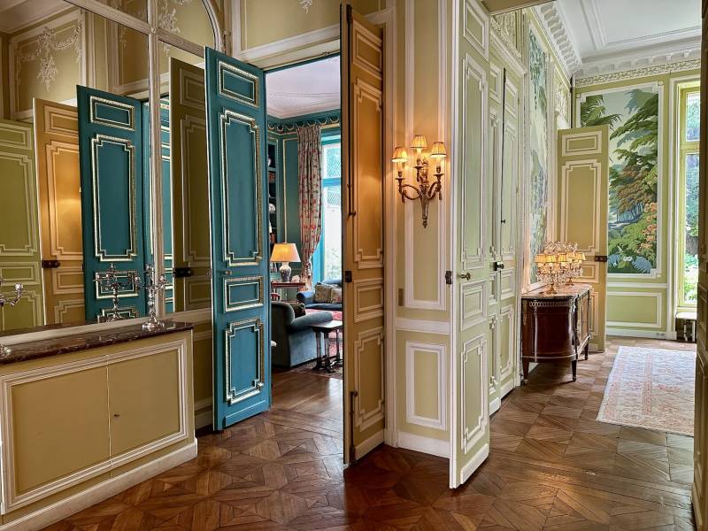 Haussmann-style location available for rent in Paris, FRANCE, ideal for professional photography shootings