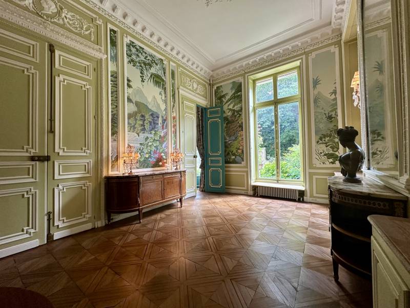 Renting a private mansion for filming purposes in the city of Paris, FRANCE