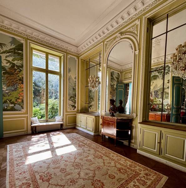 Rental of a decor setting for photo shoots located in the heart of central Paris, FRANCE