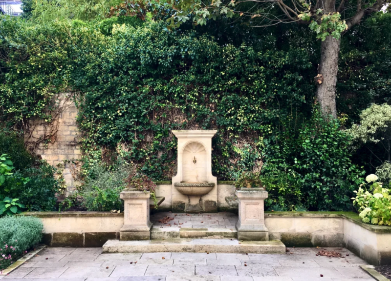 Shooting location with garden in Paris, France offering a beautiful outdoor setting