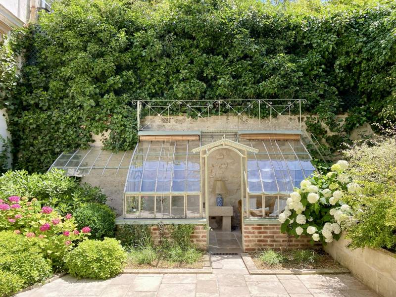 Bucolic and picturesque setting perfect for a memorable photo shoot session in Paris, FRANCE