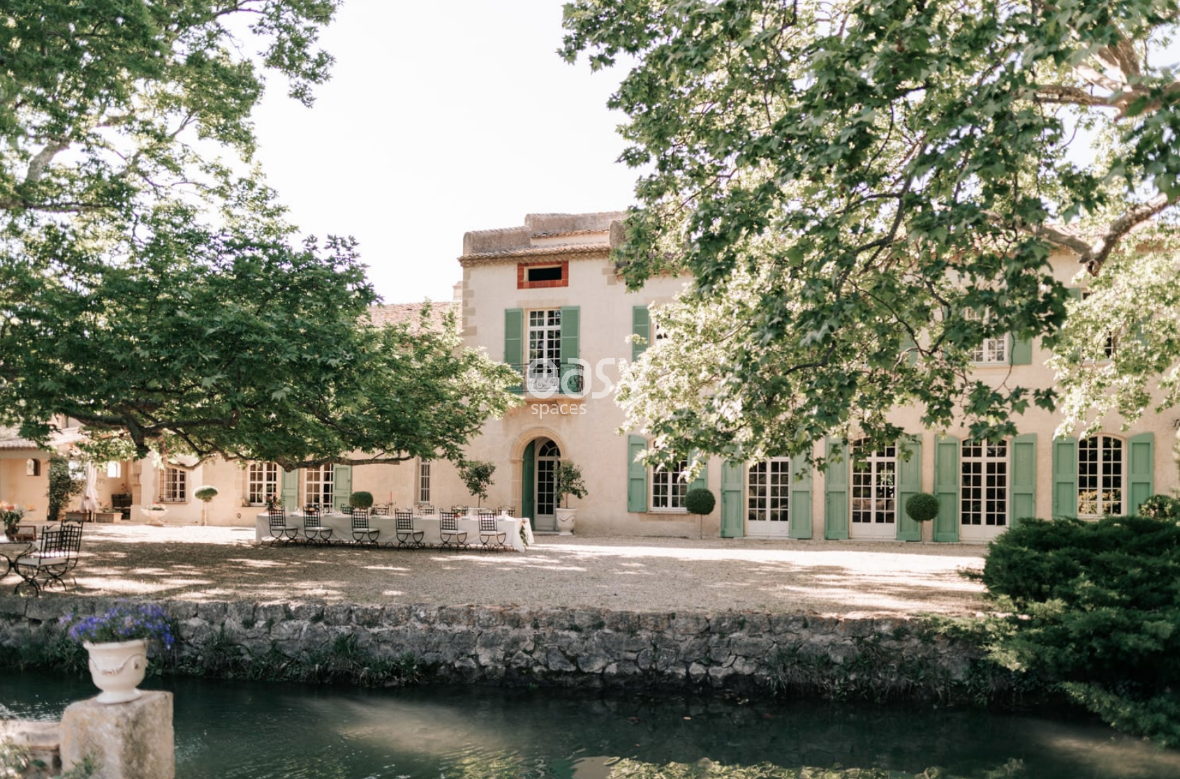 Location of the photoshoot in the beautiful region of Provence in France
