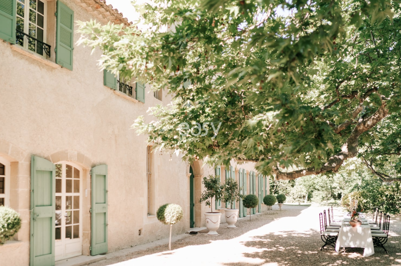 Bastide available for rent for professional photo and video shooting purposes in FRANCE