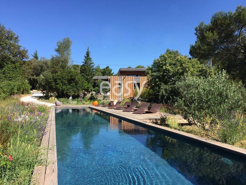 Filming locations and scenic shooting sites across the beautiful region of Provence