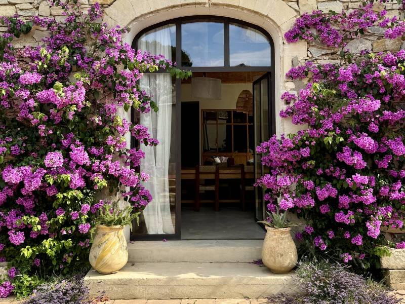 Rent a house with a pool for a photoshoot in Provence