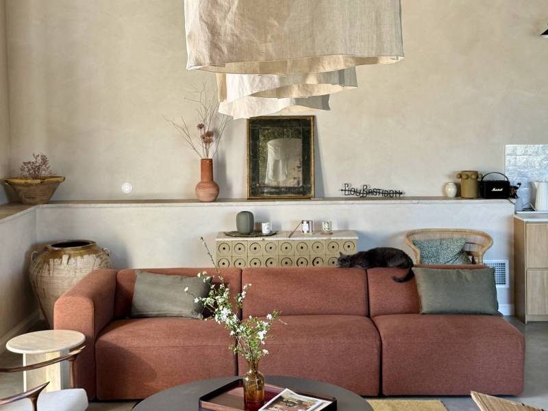 Concrete house for rent for filming in Provence