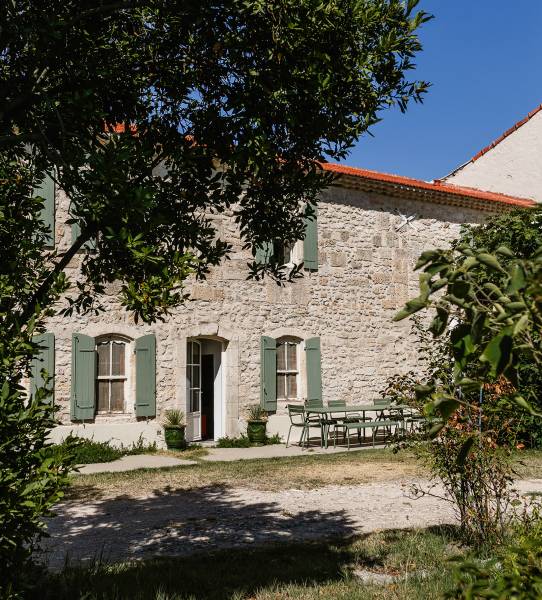 Rent a beautiful farmhouse for photo shoots, filming and events in Provence