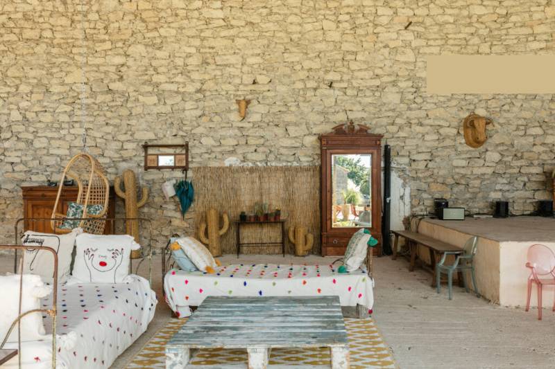 Rent a beautiful farmhouse for photo shoots, filming and events in Provence