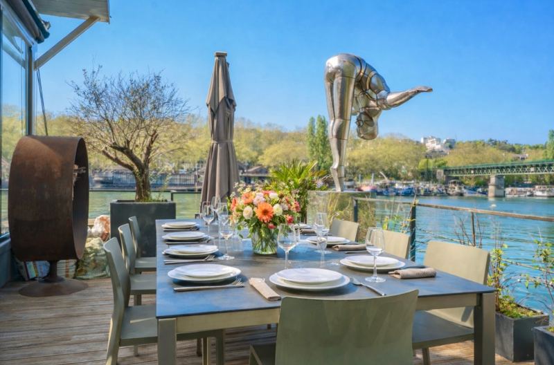 Boat rental for photo shoots in Paris