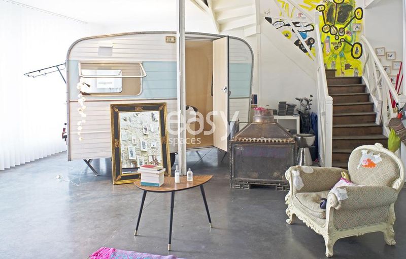 Unconventional and Unique Decorative Setting Perfectly Designed for Photo Production Purposes