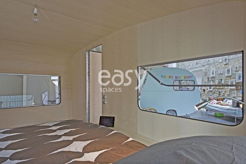 Where to find a specialized agency that expertly scouts and identifies locations specifically for professional photography projects?