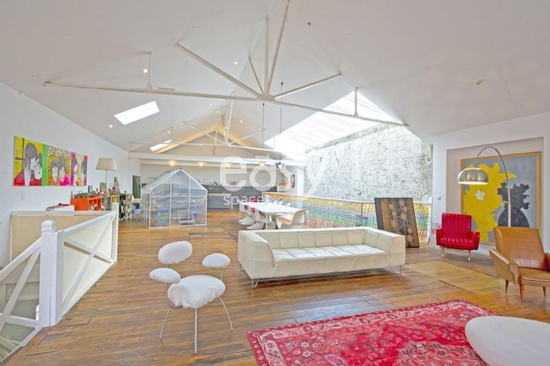 A unique and contemporary setting with an unusual decor ideal for professional photos, film shoots, and events