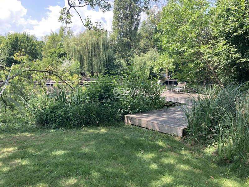 Event venue location in natural setting within the city of Paris, FRANCE