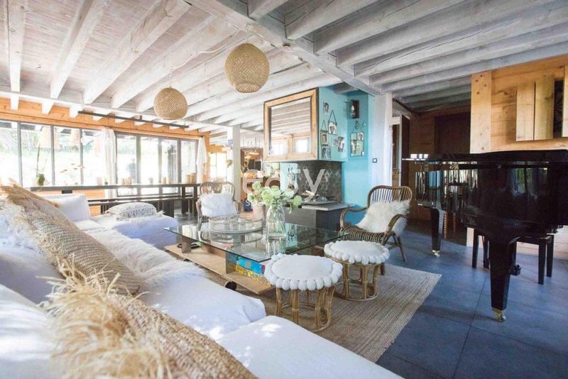 House Available for Private Booking for Filming Purposes at Cap-Ferret, France