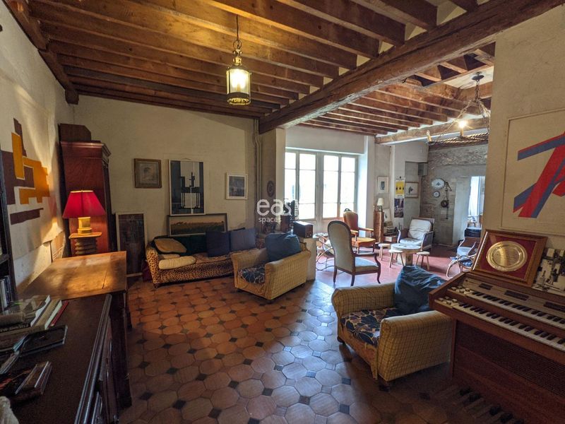 unique and unconventional workshop filming location in Paris, France