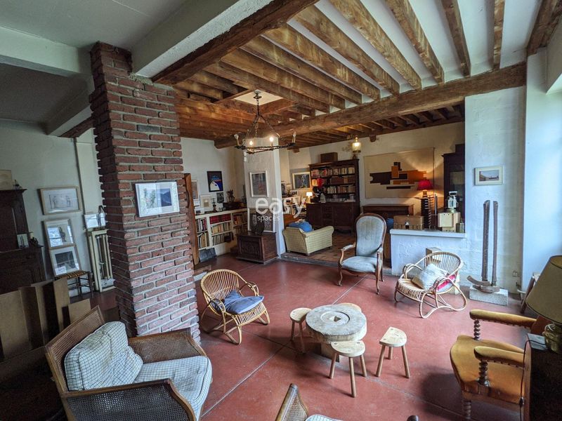 Artist's studio available for rent in Paris, France, ideal for professional photo production and creative projects