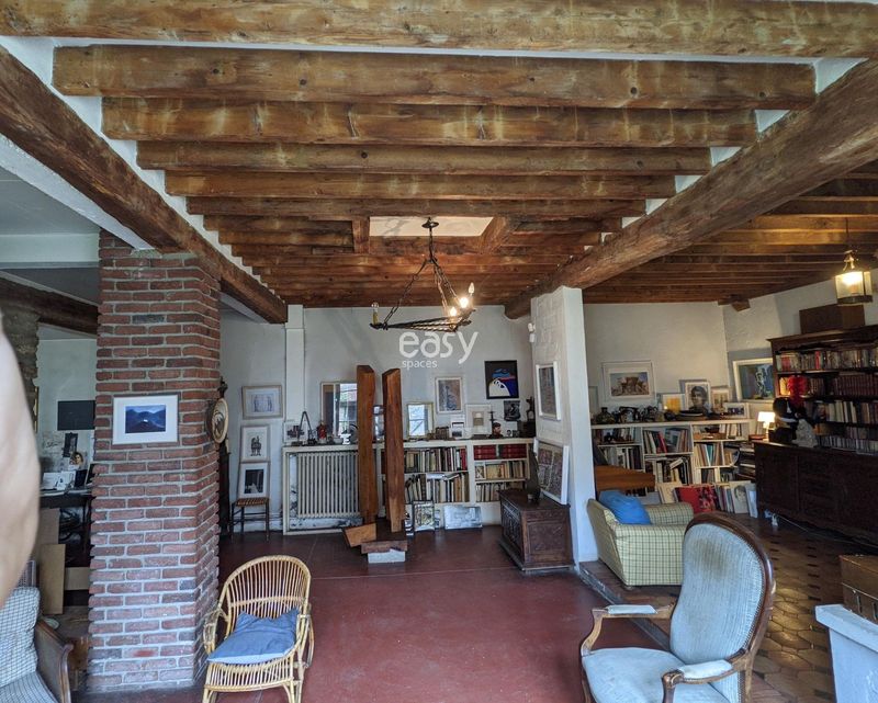 Artist studio space especially designed for professional photo production in Paris, FRANCE