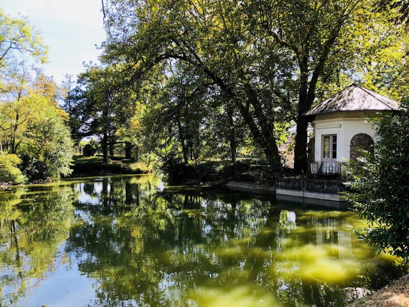 Rustic countryside setting suitable for a professional photo shoot in the city of Paris, FRANCE