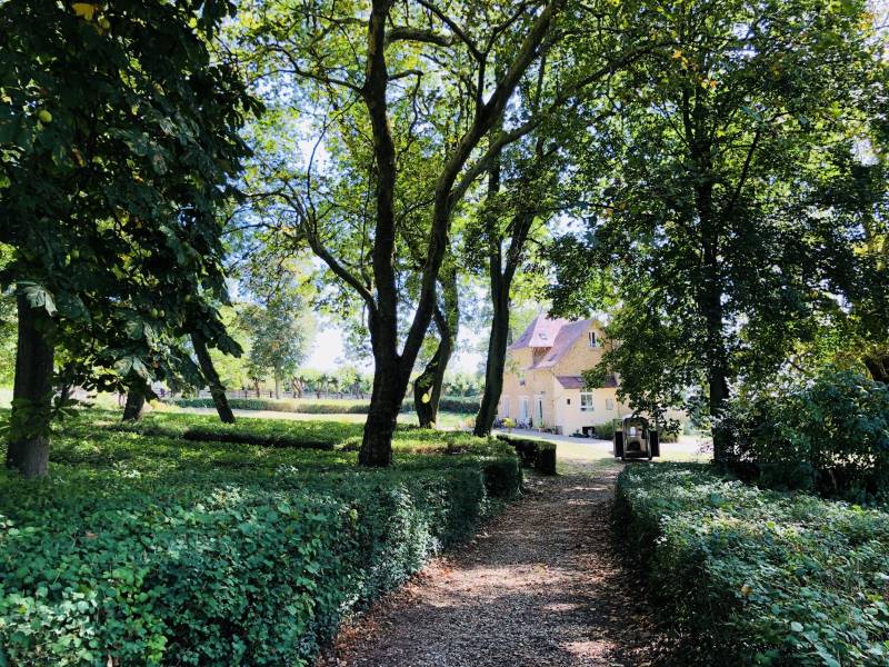 Natural scenic location available for rent for filming purposes in Paris, FRANCE