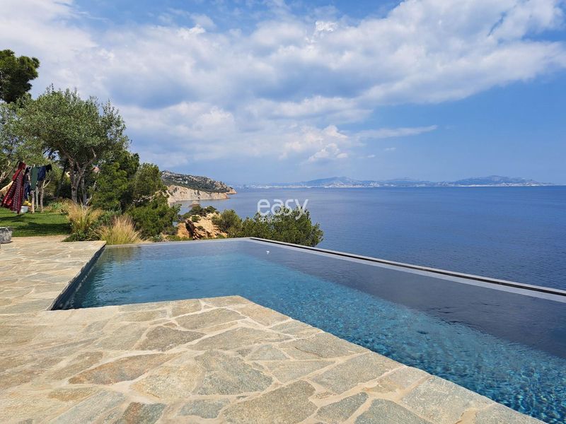 Villa with swimming pool and sea view located in the beautiful city of Marseille, FRANCE