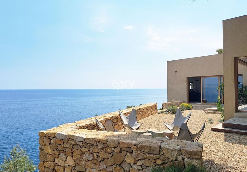 Villa with a spectacular sea view perfectly suited for professional photo shooting sessions in FRANCE