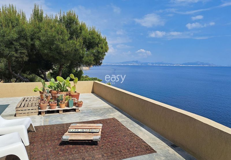 Rooftop location specifically chosen for a professional photo shoot in Marseille, France
