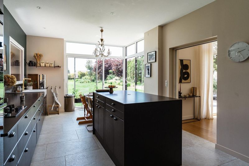 Location for Filming in Lille, France with Suitable Facilities and Settings