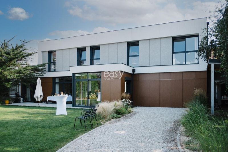 Beautiful and Spacious House Ideal for Professional Photography Productions in FRANCE