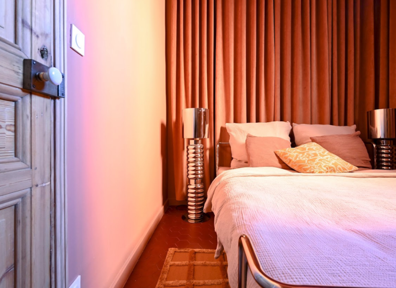 Set rental for filming in Marseille