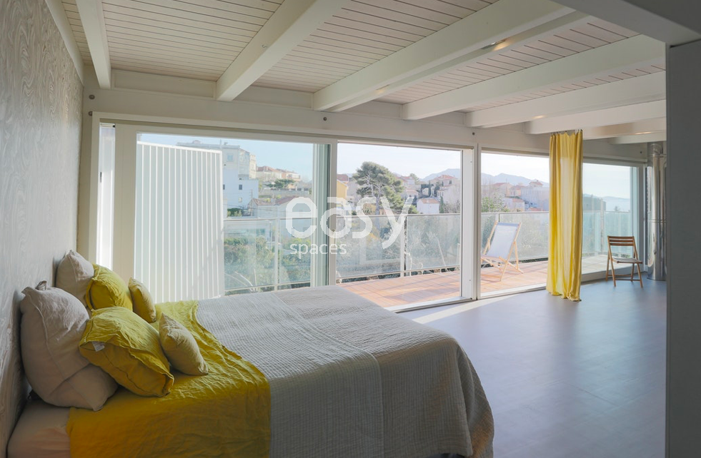 Who knows a suitable event venue located in the city of Marseille?