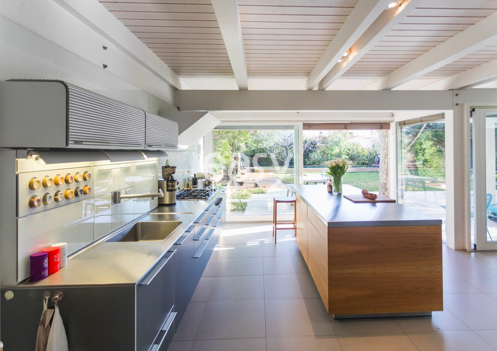 rental services for locations and sets specifically designed for cinema and photo productions in Marseille 13 PACA