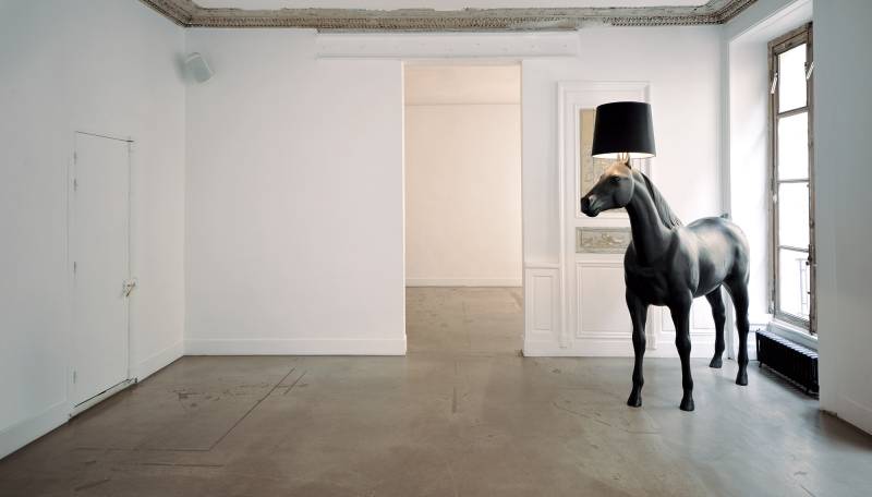 Empty Haussmannian-style apartment available for rent for photoshoots in Paris, FRANCE