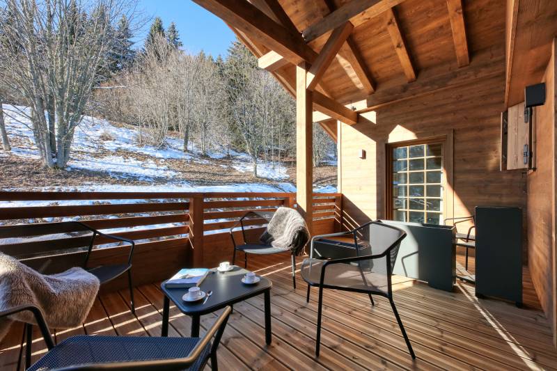 mountain filming location in FRANCE with scenic natural landscapes suitable for outdoor cinema productions