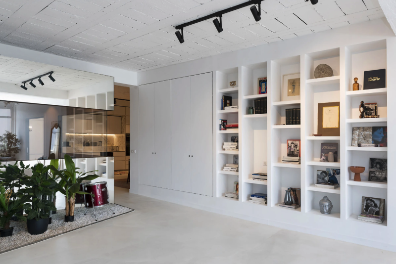 Unusual and unique place in Paris, France, ideal for shooting or filming scenes