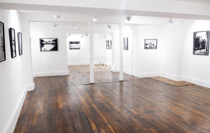 searching for a showroom space located within the city of Paris